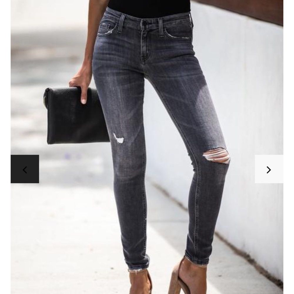 Flying Monkey Mid Rise Distressed Skinny Jean NWT